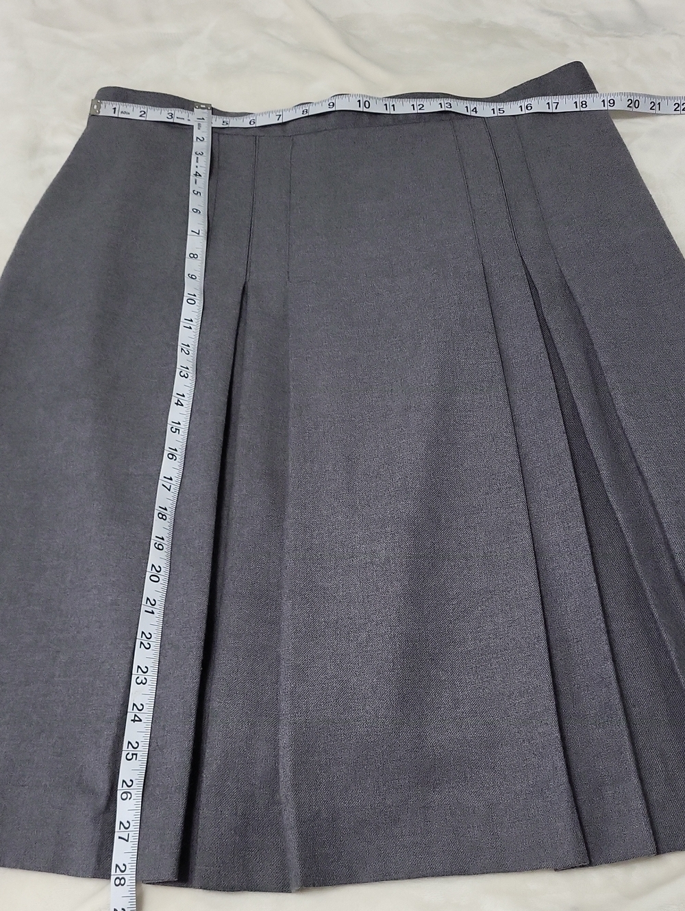 D'alliards Classic Gray Wool Pleated Women's Skirt. Size 16. - Picture 6 of 8